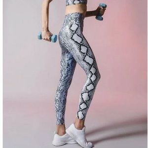 Beach Riot
Snake-Print High-Rise Leggings🩵